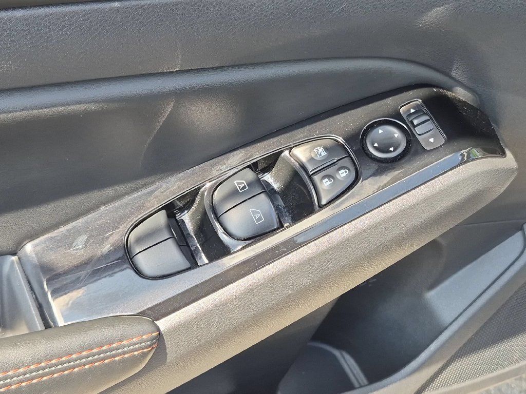 Used 2025 Nissan Altima 2.5 SR FWD image 13