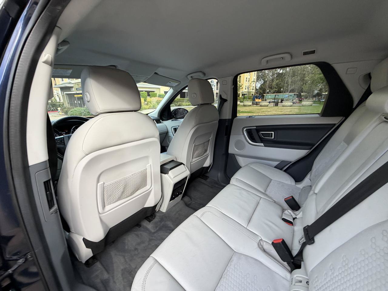 Used 2016 Land Rover Discovery Sport SE AWD/4WD image 33