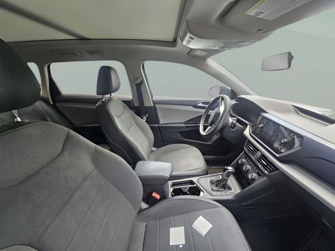 Used 2022 Volkswagen Taos SE FWD image 5