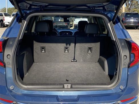 Used 2024 GMC Terrain SLT image 29