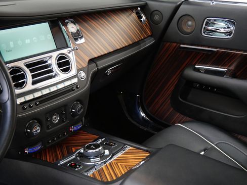Used 2016 Rolls-Royce Wraith image 30
