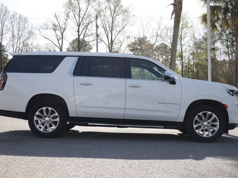 Used 2023 Chevrolet Suburban Premier image 6