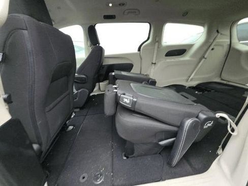 Used 2023 Chrysler Voyager LX FWD image 14