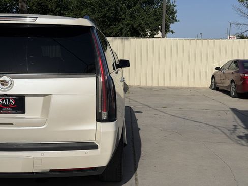 Used 2015 Cadillac Escalade ESV Premium AWD/4WD image 11