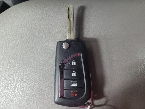 Used 2022 Toyota Camry LE FWD image 32