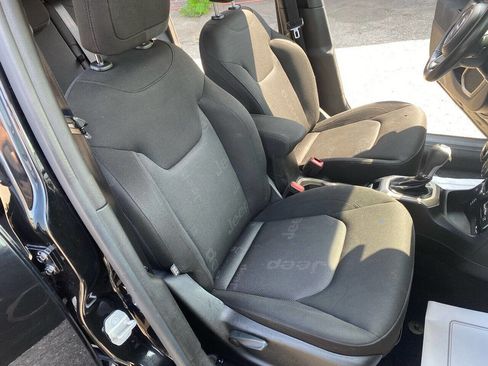 Used 2015 Jeep Renegade Latitude w/ Popular Equipment Group image 11