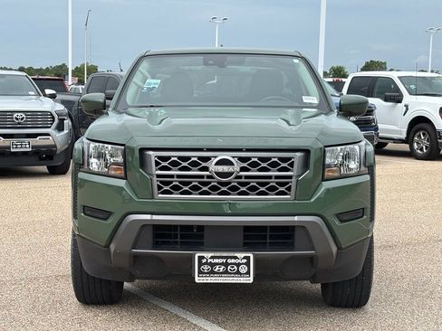 Used 2024 Nissan Frontier SV RWD image 3