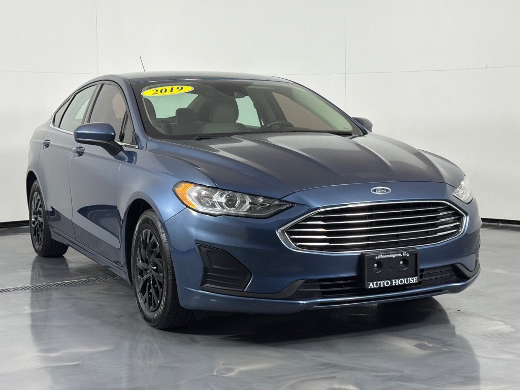 Used 2019 Ford Fusion S FWD image 3