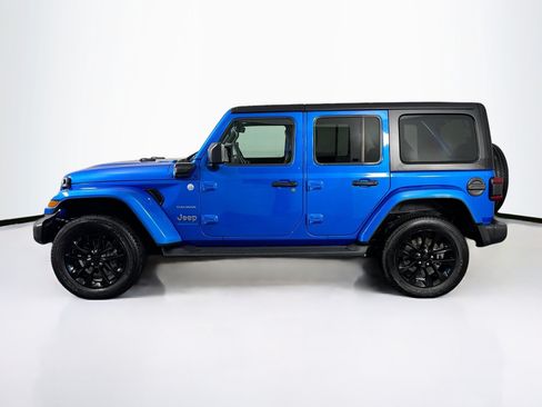 Used 2023 Jeep Wrangler Unlimited Sahara w/ Dual Top Group AWD/4WD image 11