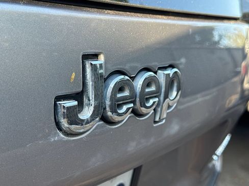 Used 2019 Jeep Cherokee Limited FWD image 8