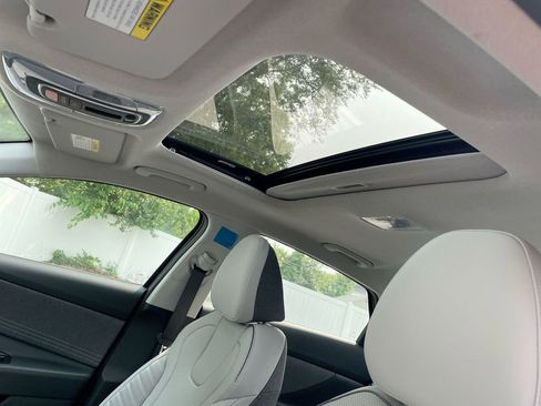 New 2025 Hyundai Elantra Limited image 47