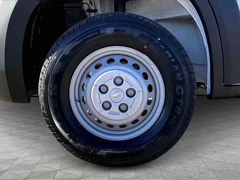 Used 2024 RAM ProMaster 2500 w/ Convenience Group image 8