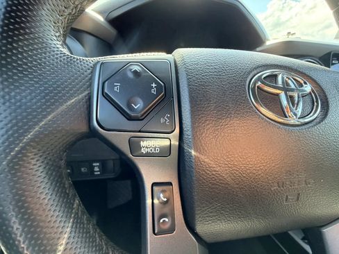 Used 2022 Toyota Tacoma TRD Off-Road w/ Technology Package AWD/4WD image 14