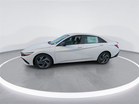 New 2025 Hyundai Elantra Sport image 4