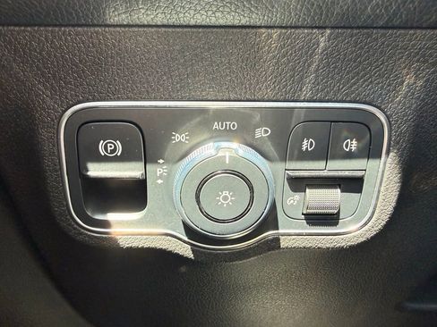 Used 2020 Mercedes-Benz GLB 250 4MATIC image 23