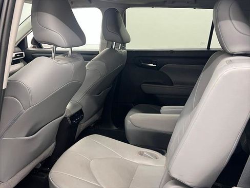 Certified 2020 Toyota Highlander XLE FWD image 12