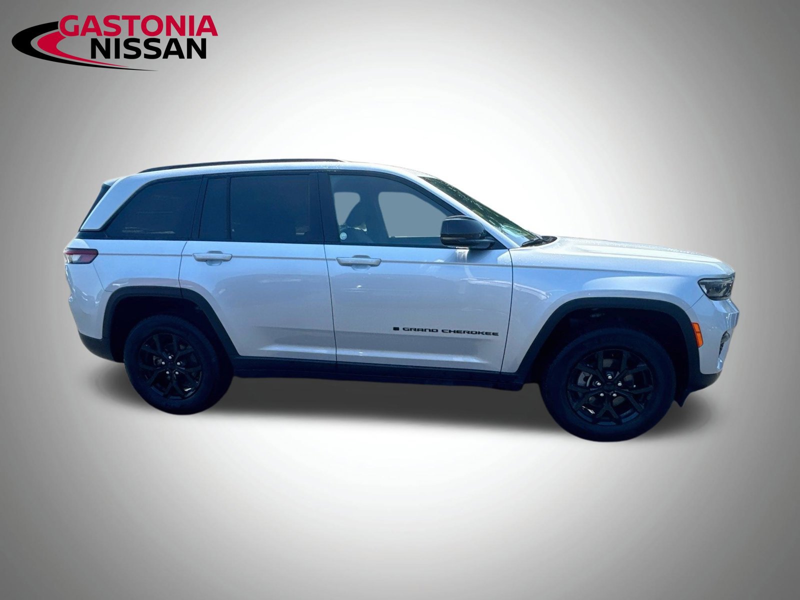 Used 2025 Jeep Grand Cherokee Altitude AWD/4WD image 10