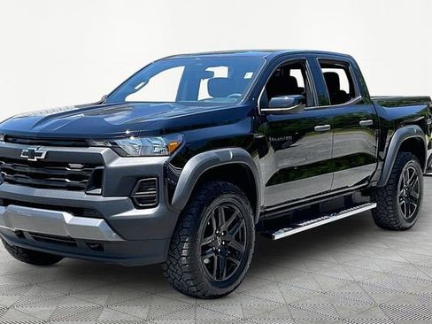 Used 2023 Chevrolet Colorado Trail Boss w/ Advanced Trailering Package AWD/4WD image 3
