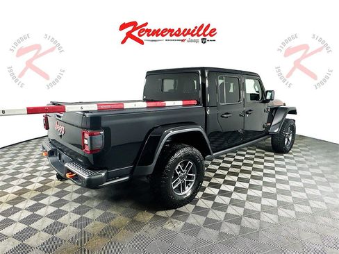 New 2025 Jeep Gladiator Mojave image 7