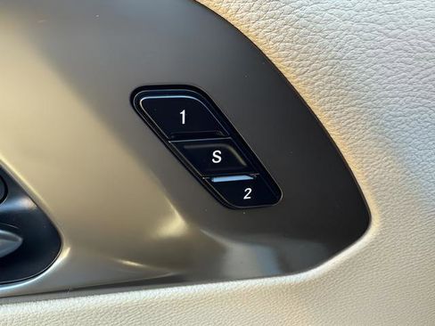 Used 2024 Chrysler Pacifica Touring-L FWD image 20