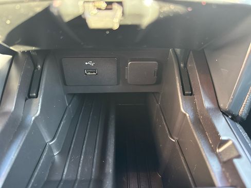 Used 2018 Ford Explorer XLT image 21