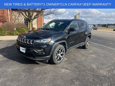 Used 2024 Jeep Compass Latitude image 1
