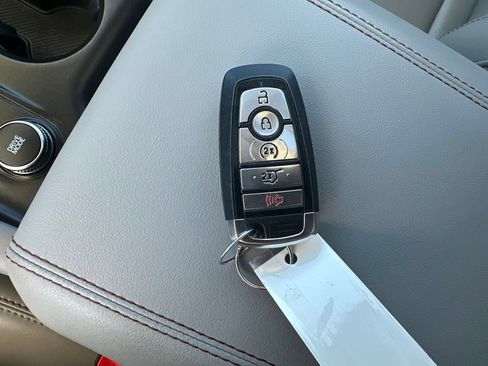 Used 2025 Ford Explorer Active w/ Active Comfort Package AWD/4WD image 40