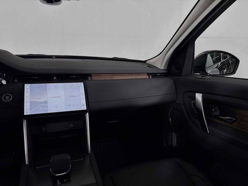 New 2025 Land Rover Discovery Sport S image 31