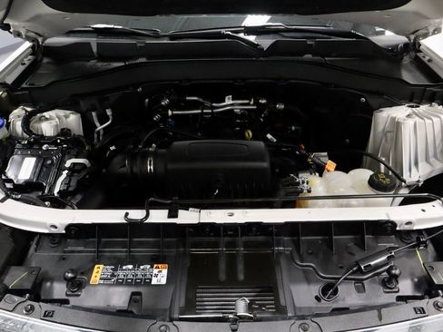 Used 2023 Ford Explorer XLT w/ Equipment Group 202A AWD/4WD image 17