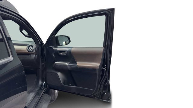 Used 2016 Toyota Tacoma Limited w/ Towing Package RWD image 10