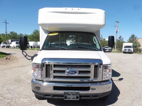 Used 2017 Ford E-450 and Econoline 450 Super Duty w/ Shuttle Bus Prep Package RWD image 24