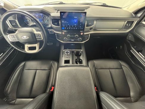 Used 2024 Ford Expedition XLT image 11