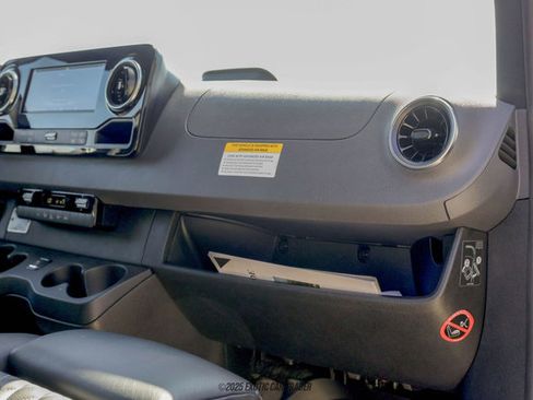 Used 2025 Mercedes-Benz Sprinter 2500 image 69