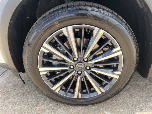New 2026 Nissan Pathfinder Platinum FWD image 7