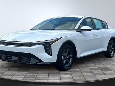 Used 2025 Kia K4 FWD image 1