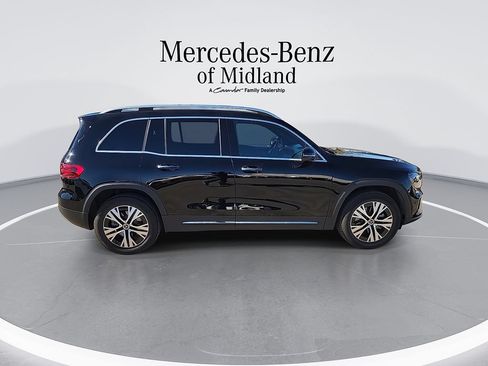 New 2025 Mercedes-Benz GLB 250 image 9