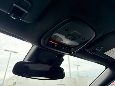 Used 2025 Buick Envista Sport Touring w/ Convenience I Package FWD image 19