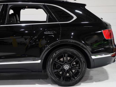 Used 2018 Bentley Bentayga Activity AWD/4WD image 34