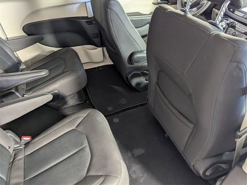 Used 2022 Chrysler Voyager LX image 32