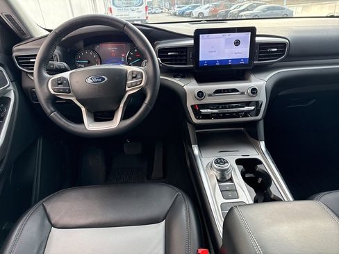 Used 2023 Ford Explorer XLT w/ Equipment Group 202A image 8