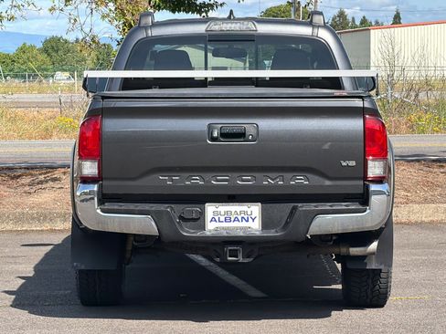 Used 2017 Toyota Tacoma TRD Off-Road AWD/4WD image 5