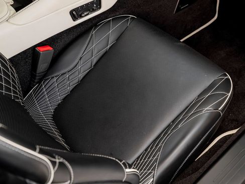 Used 2018 Aston Martin Vanquish S RWD image 28