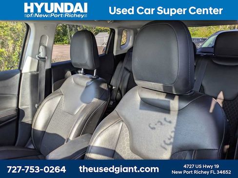 Used 2018 Jeep Compass Latitude w/ Cold Weather Group AWD/4WD image 3