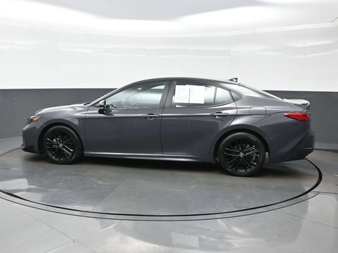 Used 2025 Toyota Camry SE FWD image 3