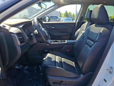 Certified 2023 Nissan Rogue SV w/ SV Premium B Package AWD/4WD image 13