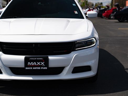 Used 2019 Dodge Charger SXT image 6