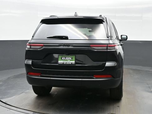 Used 2025 Jeep Grand Cherokee Altitude AWD/4WD image 7