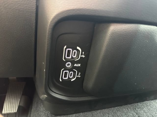Used 2025 RAM 1500 Laramie AWD/4WD image 31