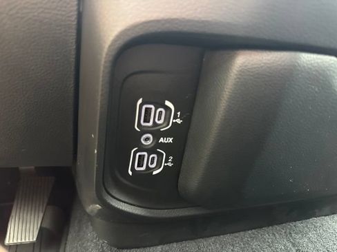 Used 2025 RAM 1500 Laramie AWD/4WD image 31