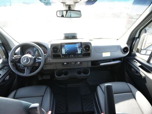 Used 2025 Mercedes-Benz Sprinter 2500 image 15